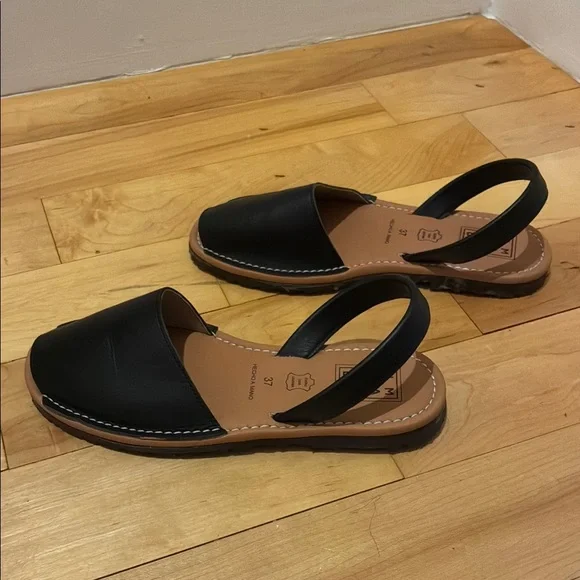 Black Leather Avarcas Sandals - Picture 1 of 4